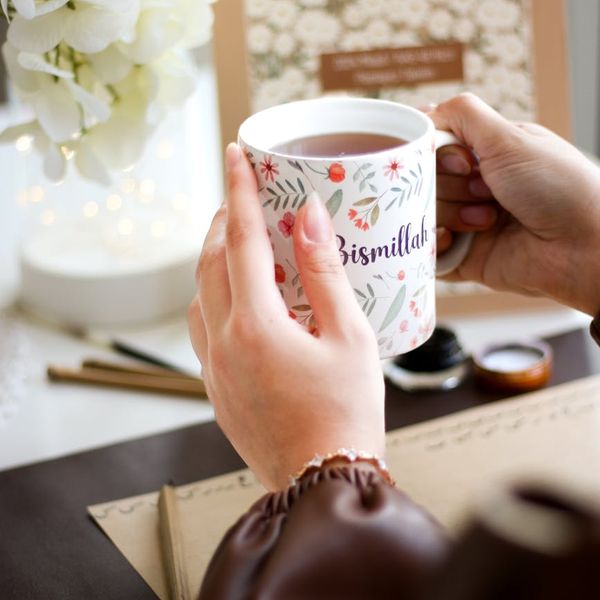 A calendar and a cup of tea on a desk, symbolizing daily routine.